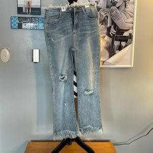 Risen ankle crop distressed jeans